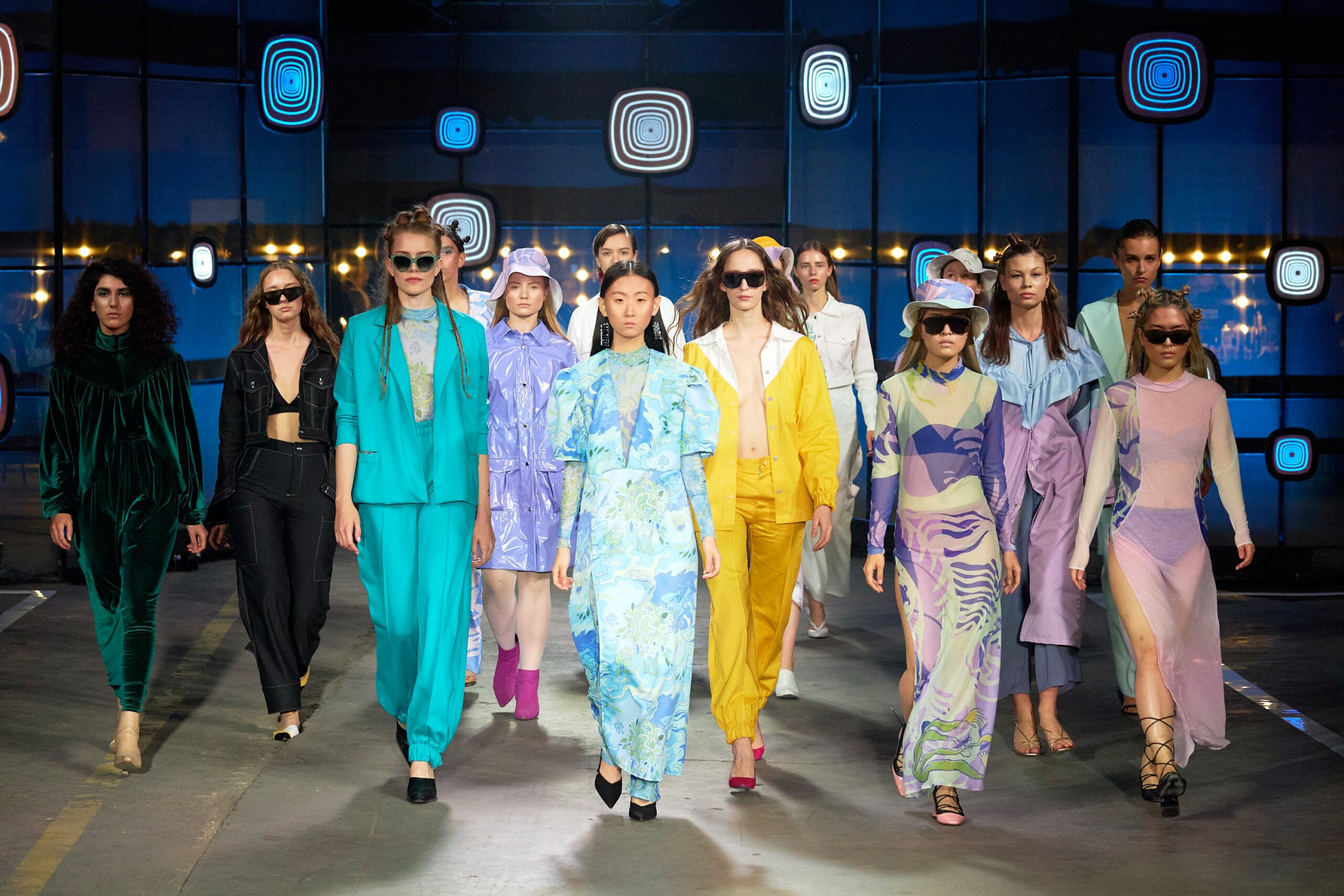 Milan Fashion Week 2021 – jakie stylizacje ubarwiły wybieg w tym roku?